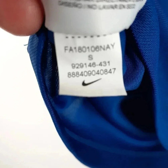 Nike Dri-Fit Pullover Size Small EUC - Picture 5 of 6